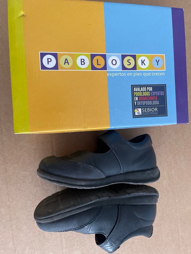 Zapato niña. Talla 28. Color negro.