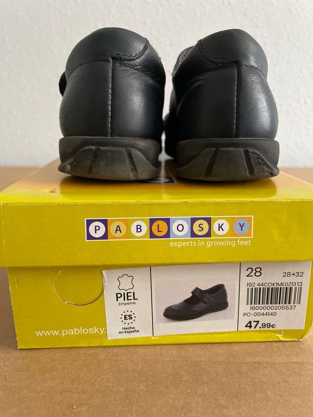 Zapato niña. Talla 28. Color negro.