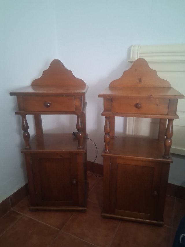 mesitas de noches clásicas madera buena