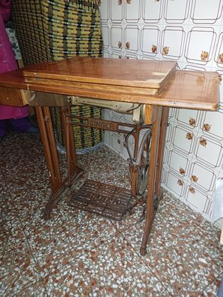 Maquina de coser Singer antigua