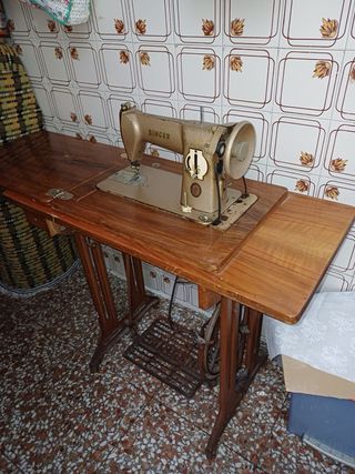 Maquina de coser Singer antigua