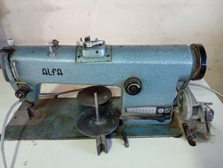 Maquina de coser antigua Alfa