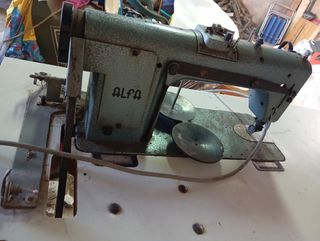 Maquina de coser antigua Alfa