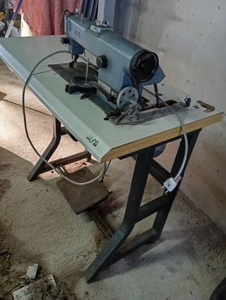 Maquina de coser antigua Alfa