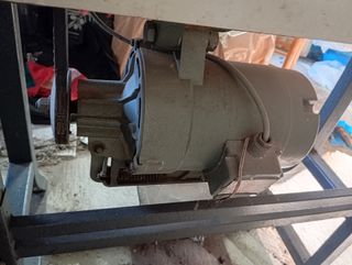 Maquina de coser antigua Alfa