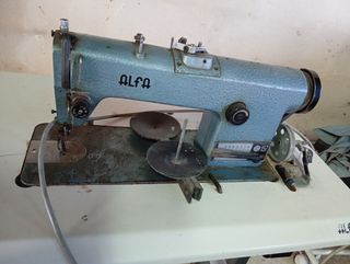 Maquina de coser antigua Alfa