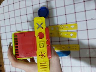 gioco con plastilina play doh