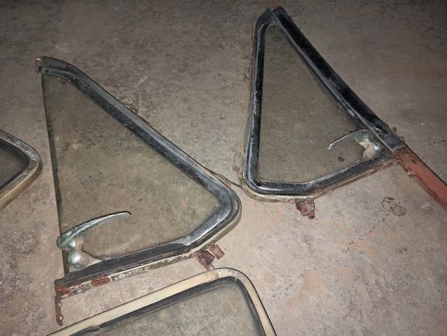 Authi Morris 1100-Ventanillas Triangulares puertas