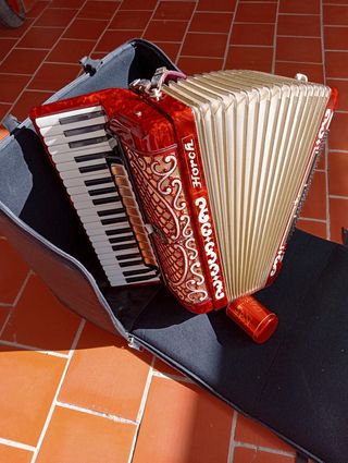 Acordeón Horz decorado 4 voces