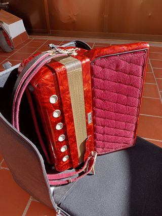 Acordeón Horz decorado 4 voces