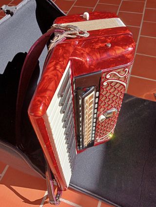 Acordeón Horz decorado 4 voces