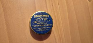 Lata de cinta de maquina de escribir antigua