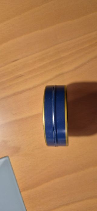 Lata de cinta de maquina de escribir antigua