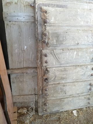 PORTÓN CASTELLANO. PUERTAS DE MADERA