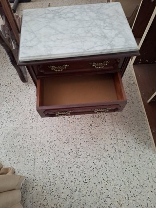 Mesa de noche y aparador
