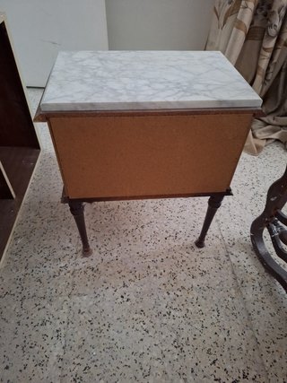Mesa de noche y aparador
