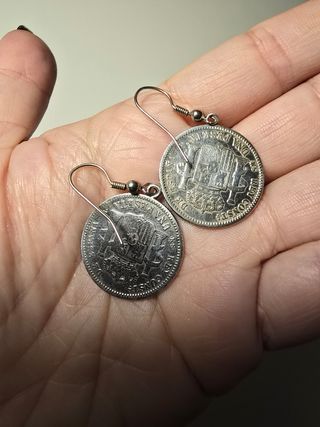 Pendientes con monedas antiguas en plata