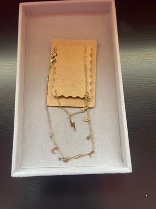 Dos colgantes dorados