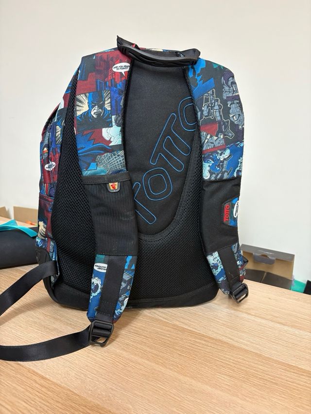 Mochila y estuche toto