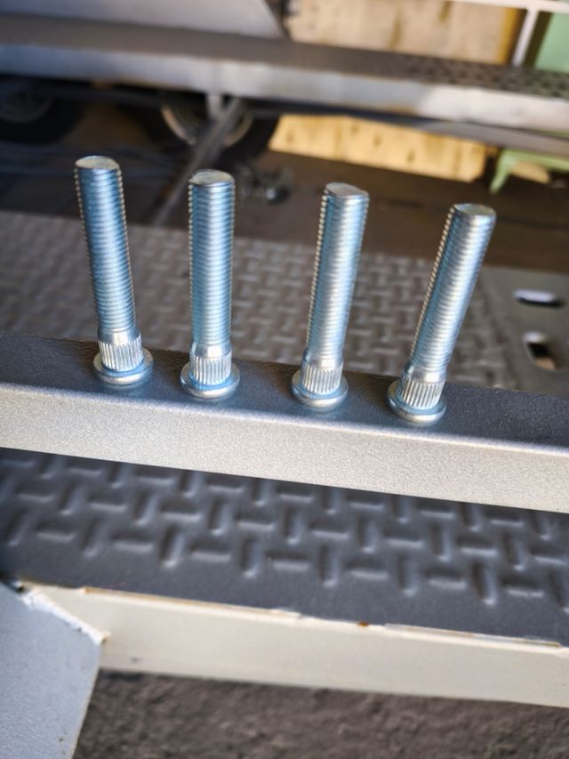 Tornillos llantas 12x150