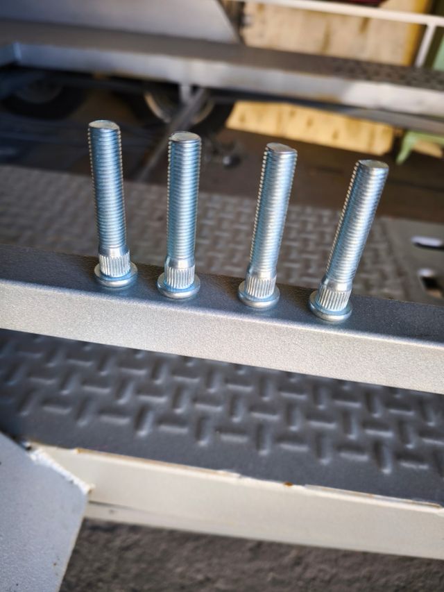 Tornillos llantas 12x150