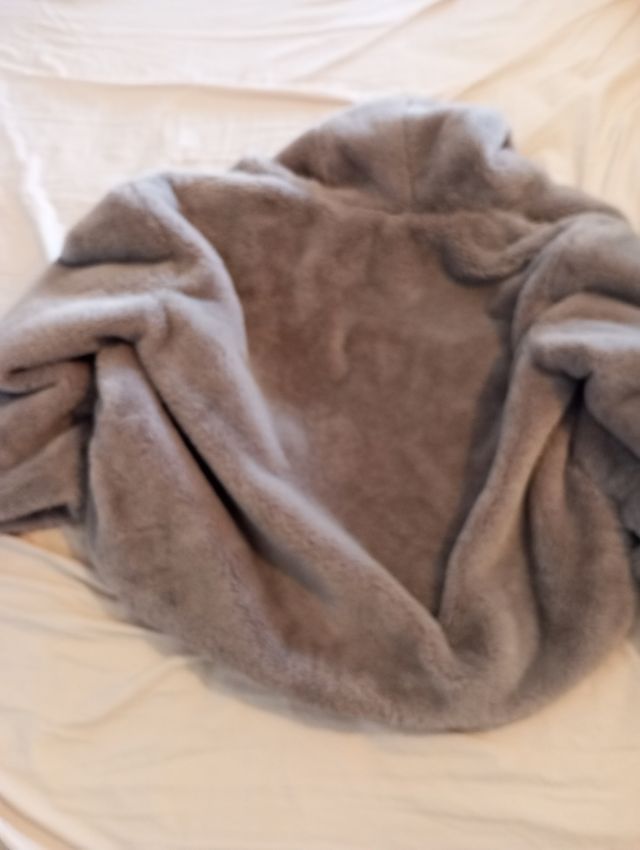 Chaqueta pelo zaraS nueva15euros