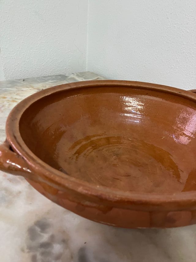 Cazuela de barro con asas