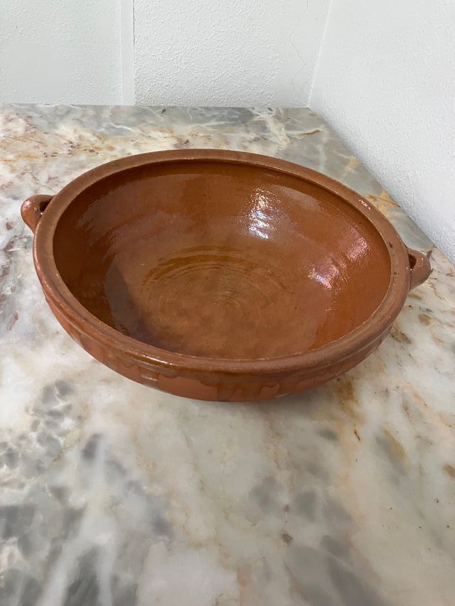Cazuela de barro con asas