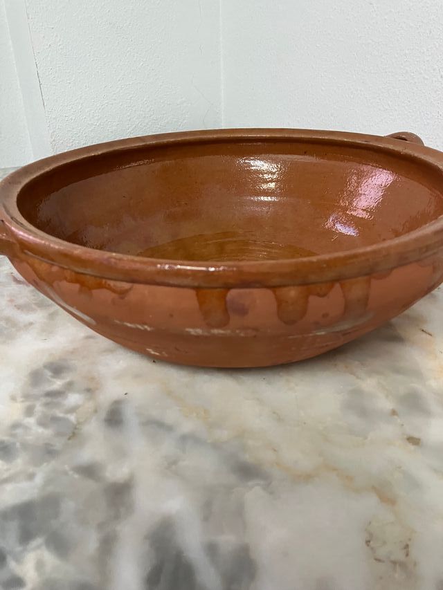 Cazuela de barro con asas