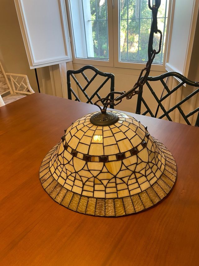 Lâmpada estilo Tiffany feita de cristais de chumbo