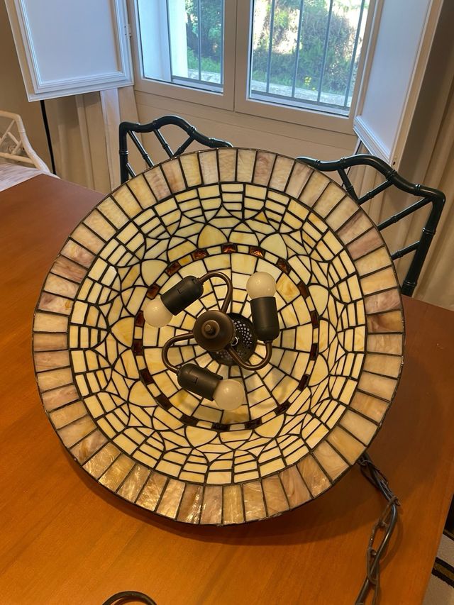 Lâmpada estilo Tiffany feita de cristais de chumbo