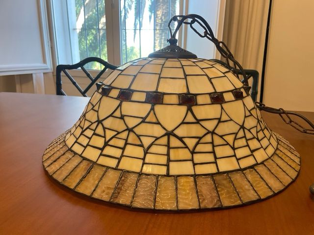 Lâmpada estilo Tiffany feita de cristais de chumbo