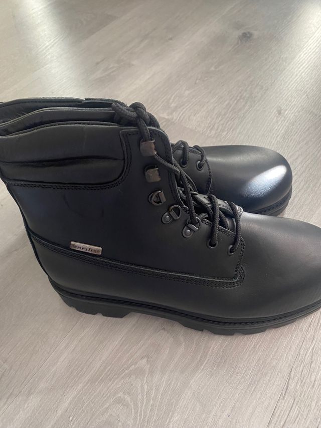 Botas cordones resistentes