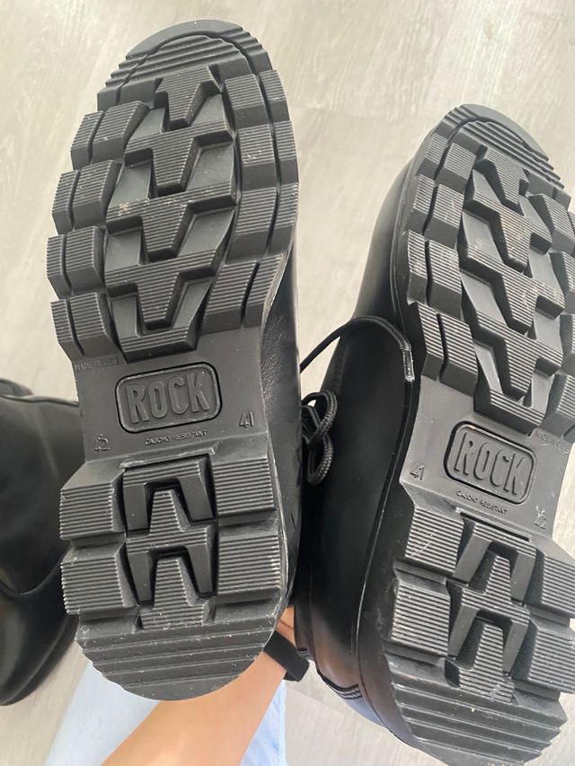 Botas cordones resistentes