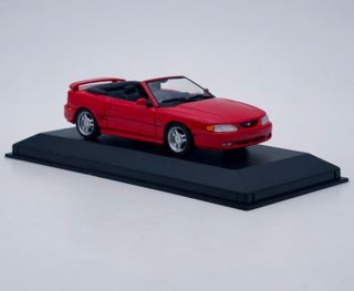 FORD MUSTANG CABRIOLET 1994 1:43 MINICHAMPS