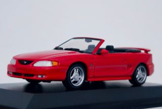 FORD MUSTANG CABRIOLET 1994 1:43 MINICHAMPS