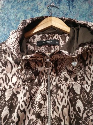 Cazadora fina con capucha