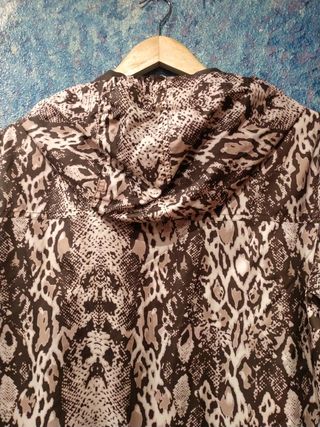 Cazadora fina con capucha