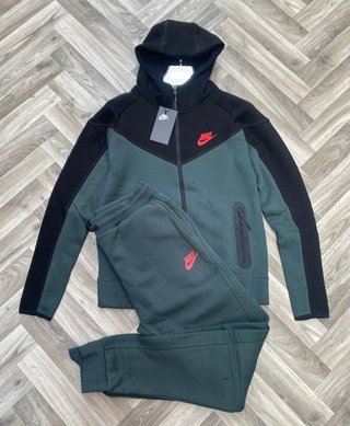 Oferta Nike teche fleece 2025