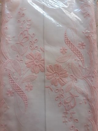 Cinta bordada en rosa 