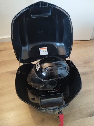 Baúl original Honda (capacidad 1 casco integral)