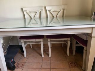 Mesa de comedor con 4 sillas