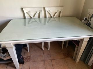 Mesa de comedor con 4 sillas