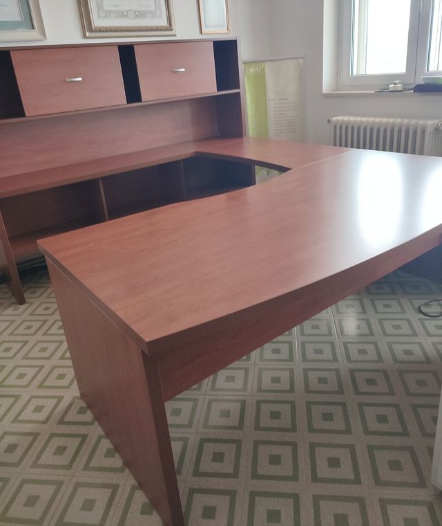 Scrivania e libreria da studio