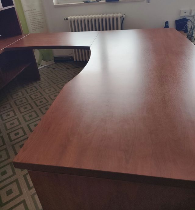 Scrivania e libreria da studio