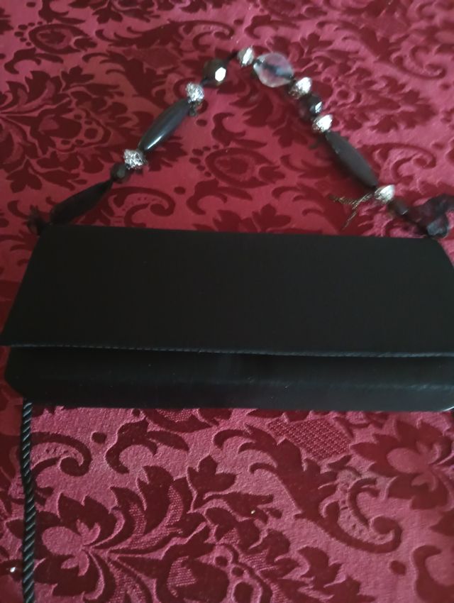 Mala preta acetinada