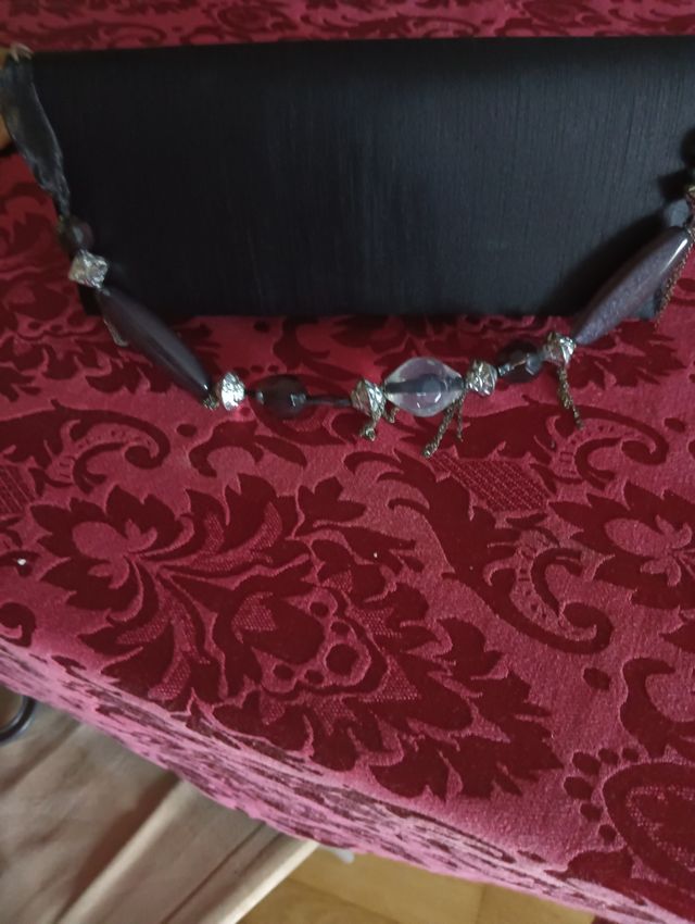 Mala preta acetinada