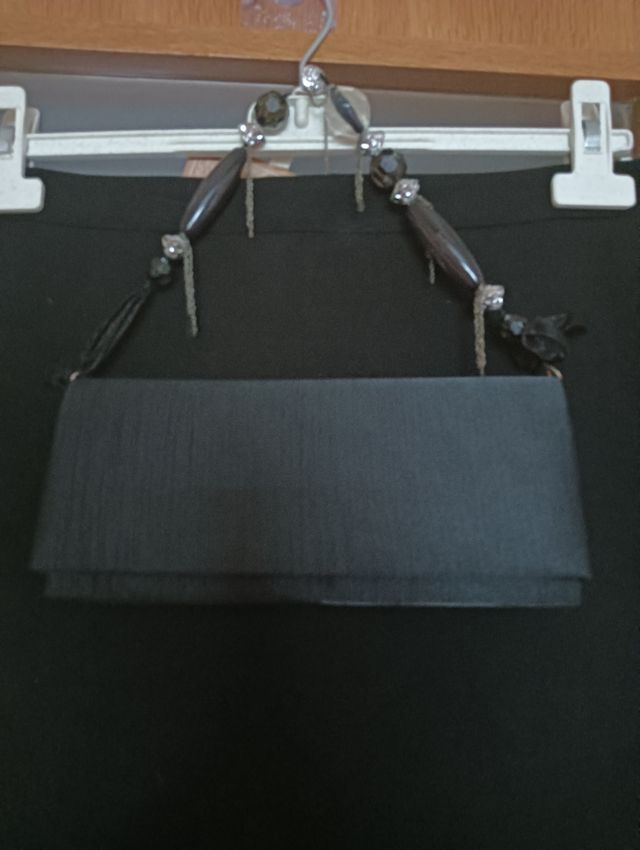 Mala preta acetinada