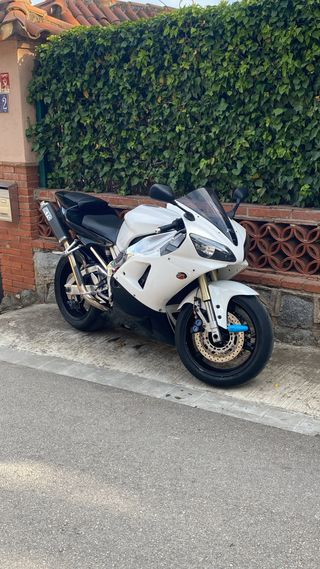Yamaha R1 2000