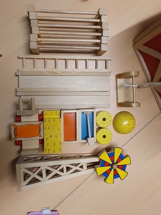 Granja y Granero de Madera